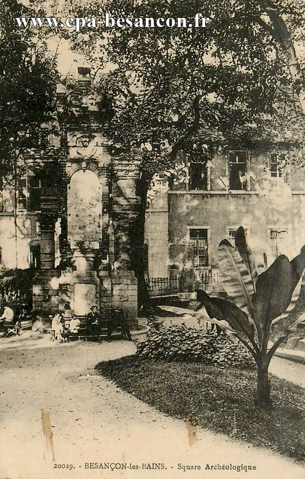 10. BESANÇON - Entrée du Square Castan et Place Victor-Hugo
